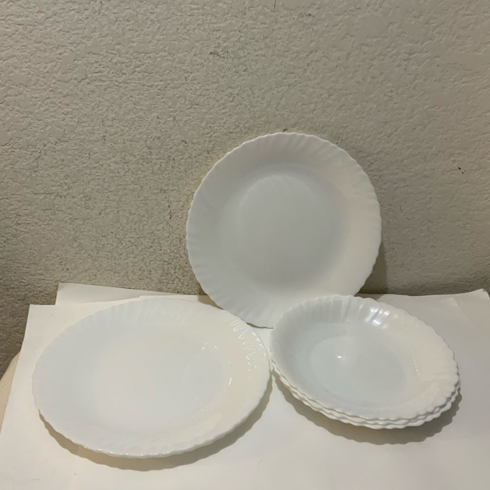 Arcopal Set Caracas Feston Uni Milk Glass Scalloped 3 dinner & 3 Salad Plates